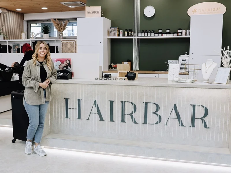 Bild von Christiane Kaltenbach in ihrem nachhaltigen Salon Hairbar
